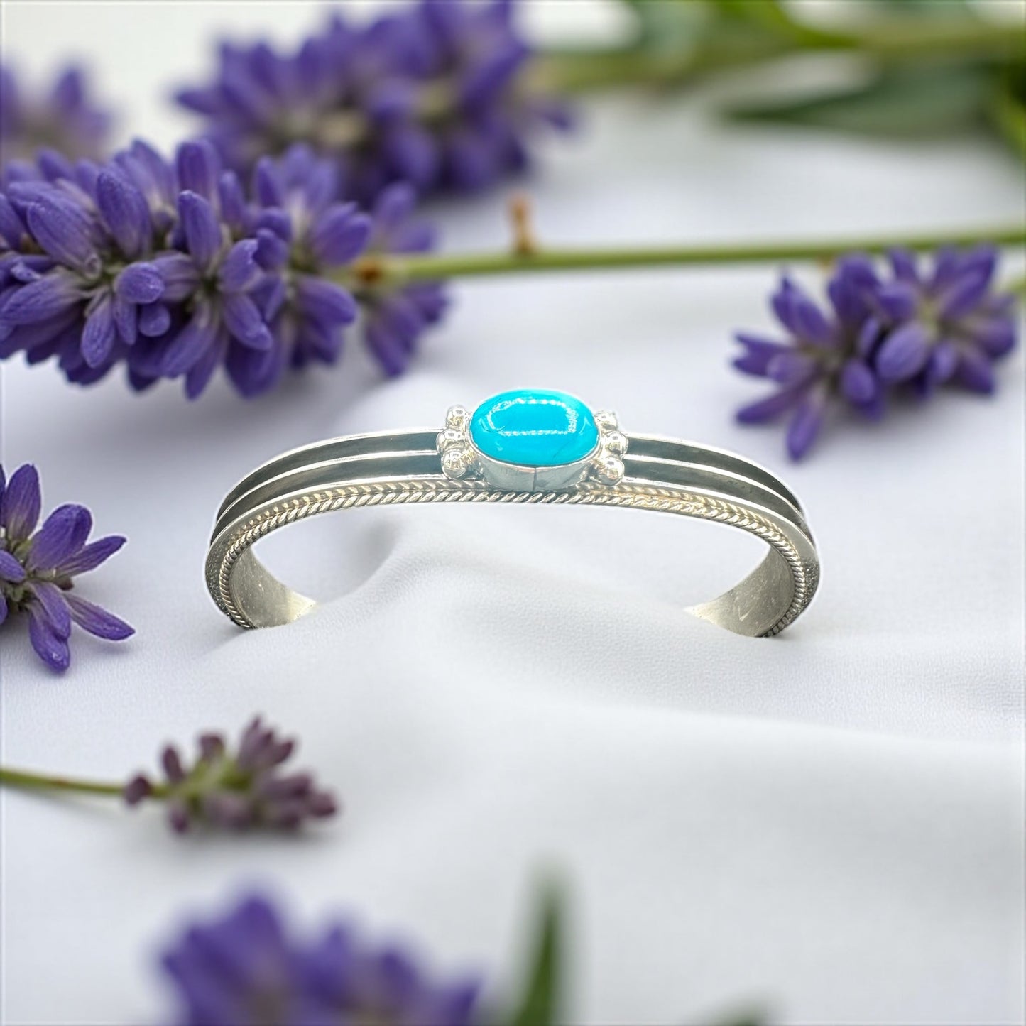 Women's Narrow Cuff Kingman Turquoise and Sterling Silver - Handcrafted Native American - Tom Yazzie, Tommie Yazzie