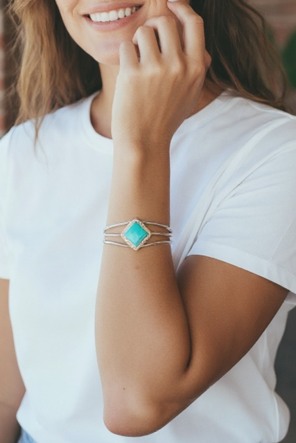 Women's Cuff Kingman Turquoise and Sterling Silver - Handcrafted Native American