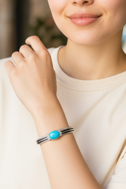 Women's Narrow Cuff Kingman Turquoise and Sterling Silver - Handcrafted Native American - Tom Yazzie, Tommie Yazzie