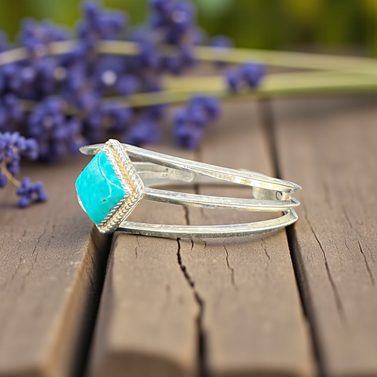 Women's Cuff Kingman Turquoise and Sterling Silver - Handcrafted Native American