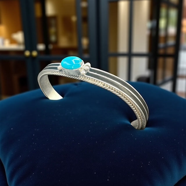 Women's Narrow Cuff Kingman Turquoise and Sterling Silver - Handcrafted Native American - Tom Yazzie, Tommie Yazzie