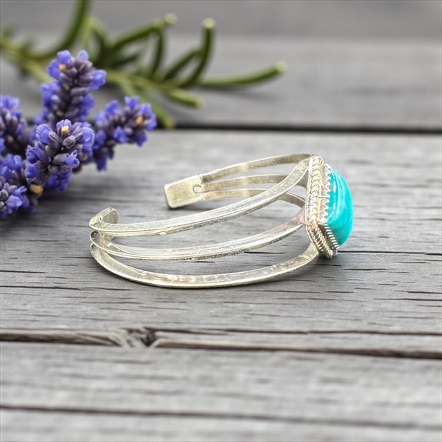 Women's Cuff Kingman Turquoise and Sterling Silver - Handcrafted Native American