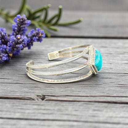 Women's Cuff Kingman Turquoise and Sterling Silver - Handcrafted Native American